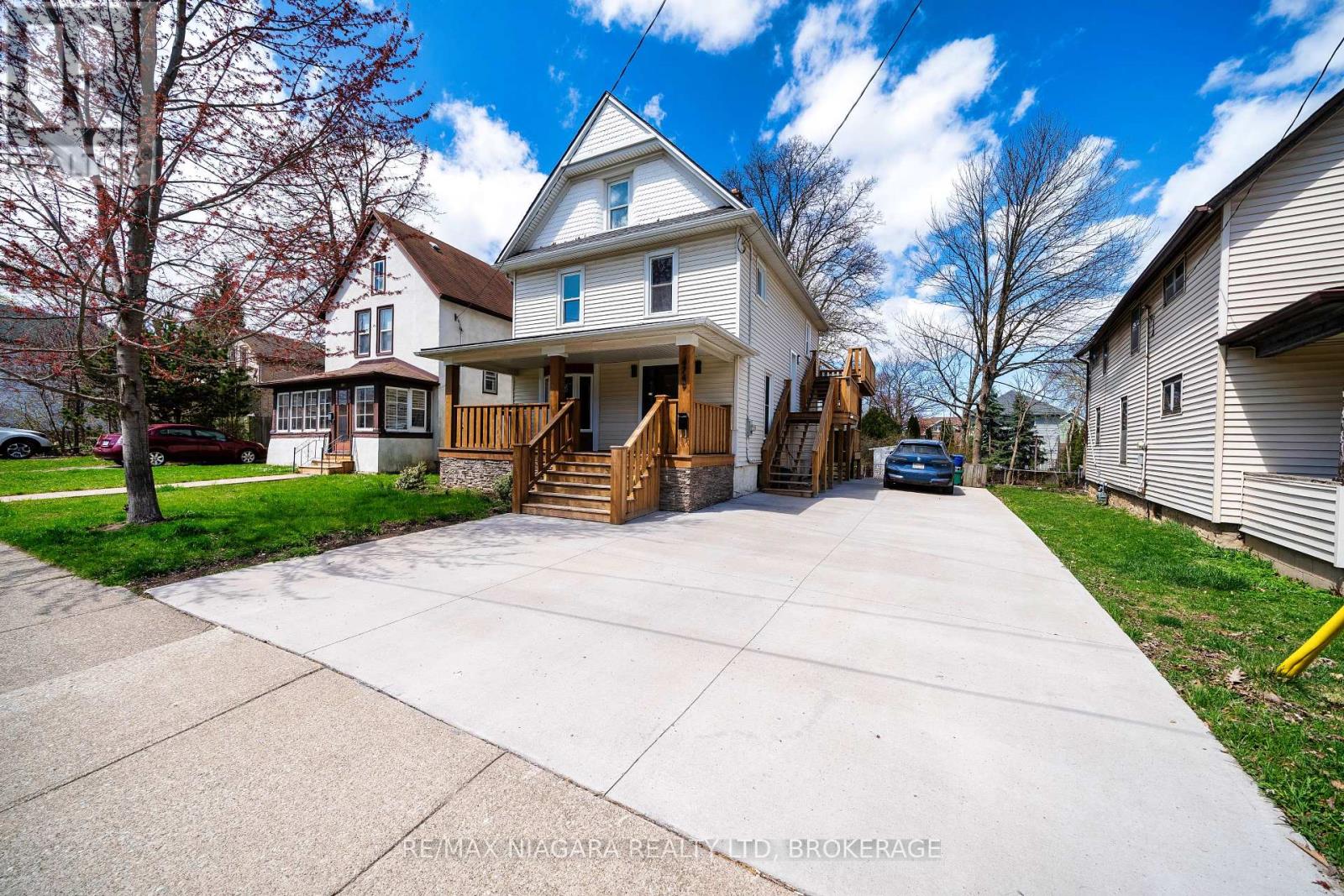 4749 Epworth Circle, Niagara Falls (Downtown), Ontario  L2E 1E1 - Photo 1 - X12212356