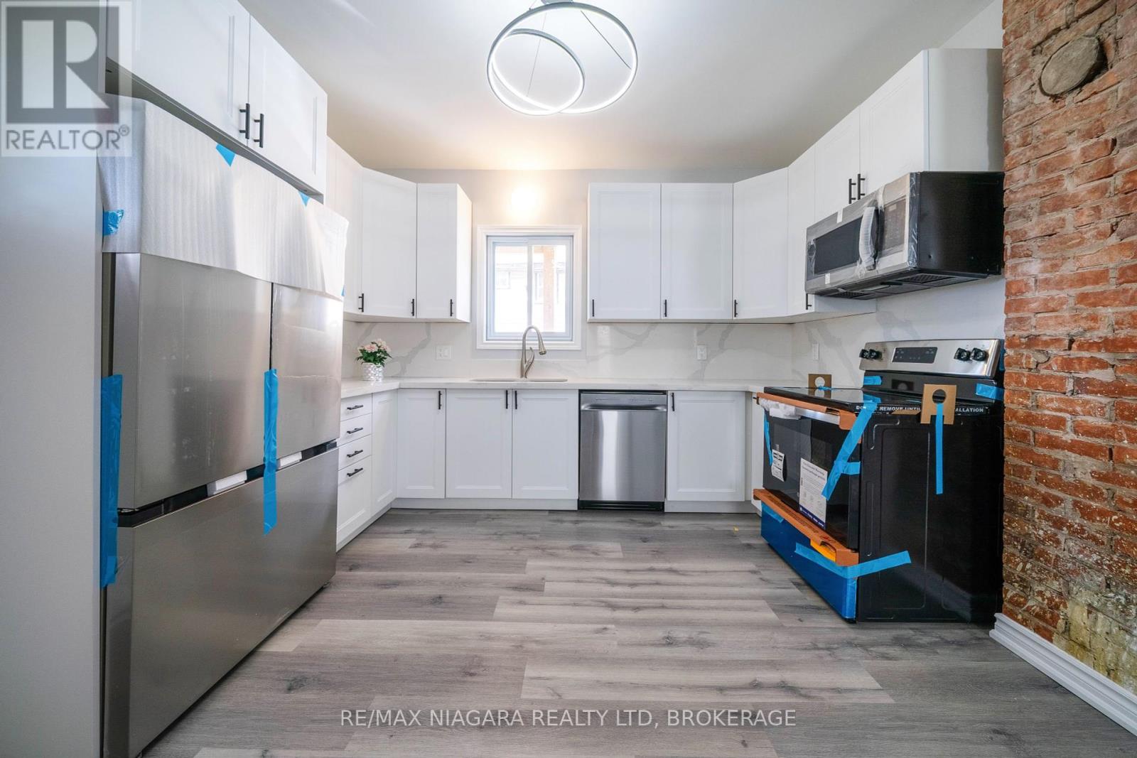 4749 Epworth Circle, Niagara Falls (Downtown), Ontario  L2E 1E1 - Photo 14 - X12212356
