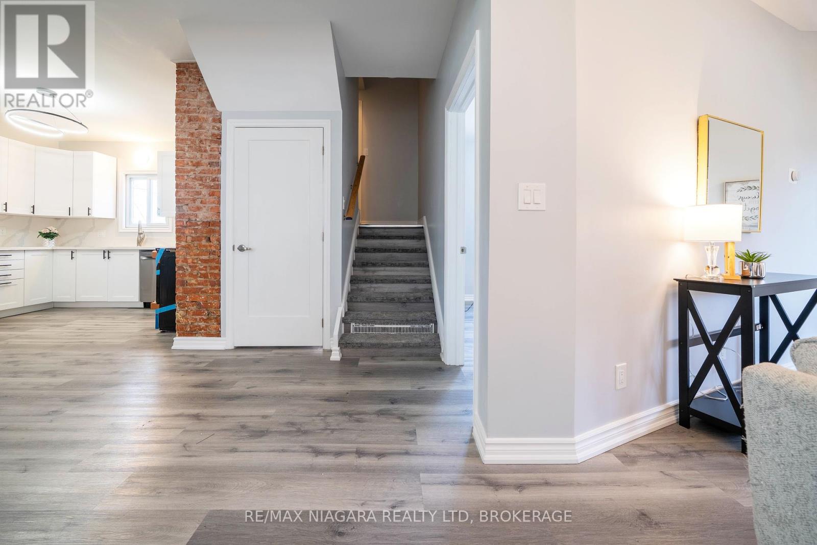 4749 Epworth Circle, Niagara Falls (Downtown), Ontario  L2E 1E1 - Photo 19 - X12212356