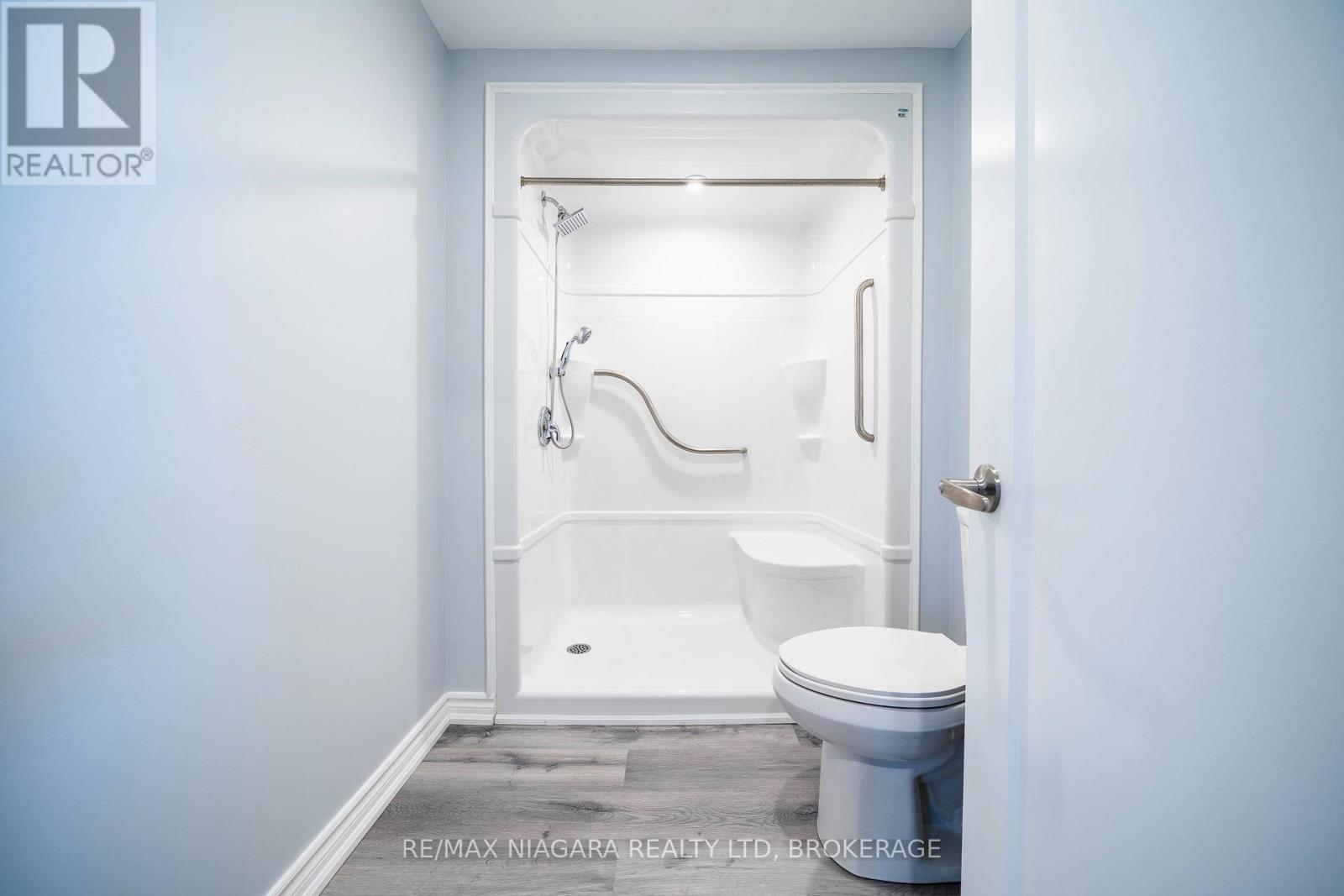 4749 Epworth Circle, Niagara Falls (Downtown), Ontario  L2E 1E1 - Photo 31 - X12212356