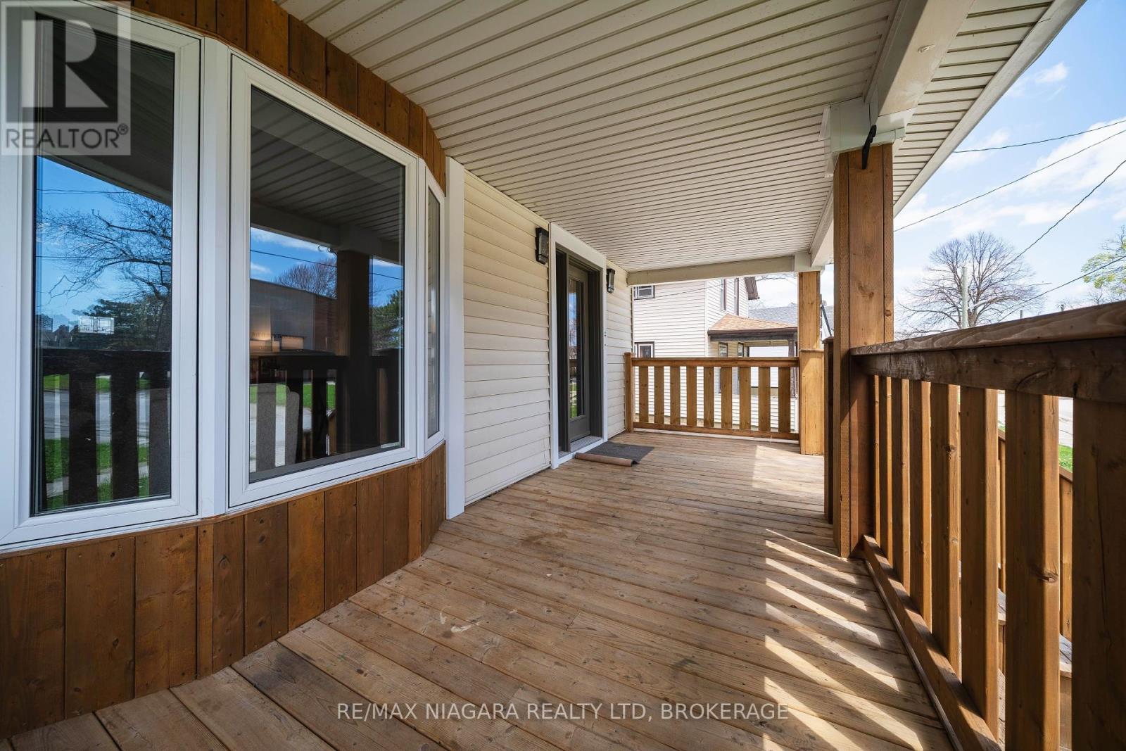4749 Epworth Circle, Niagara Falls (Downtown), Ontario  L2E 1E1 - Photo 5 - X12212356