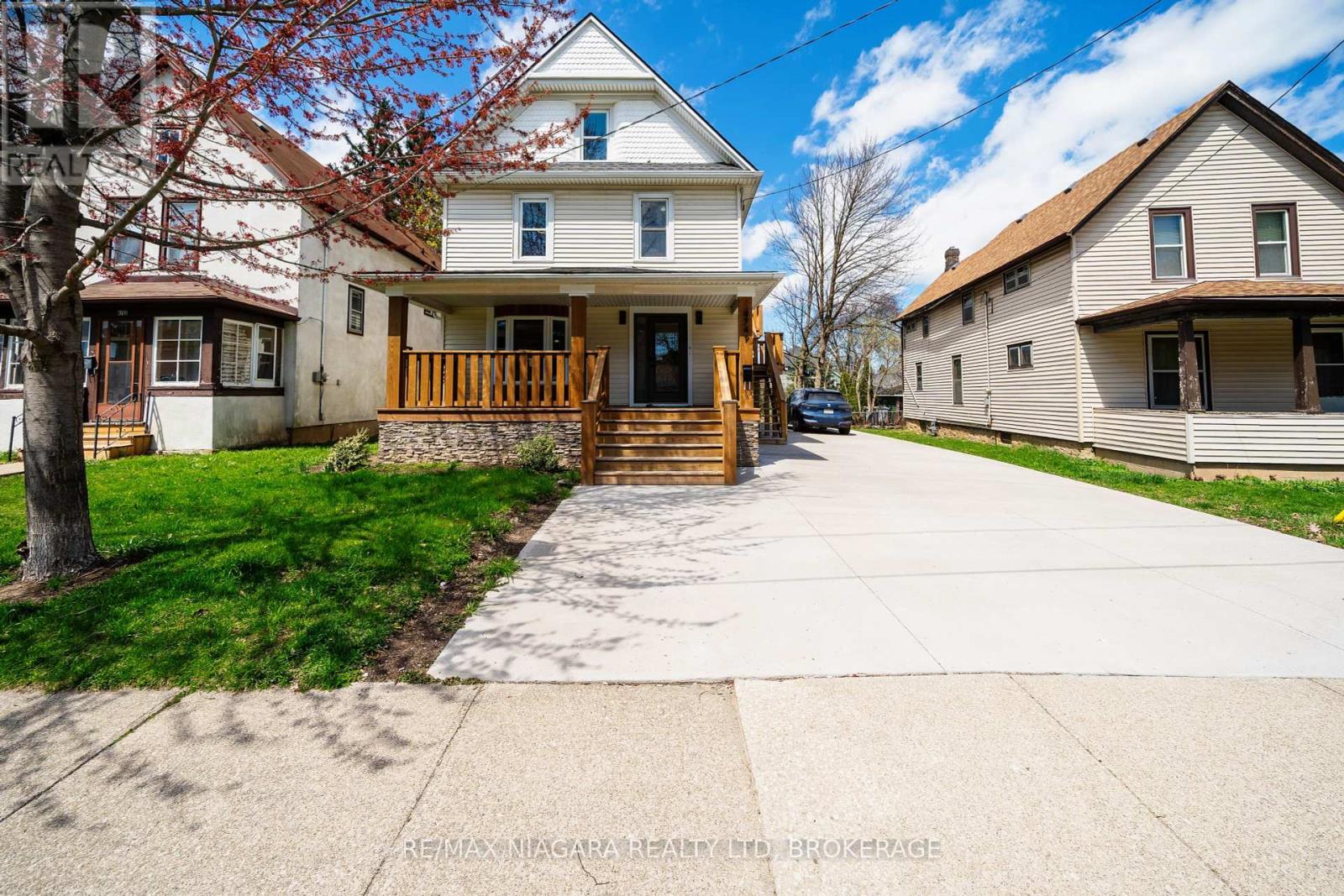 4749 Epworth Circle, Niagara Falls (Downtown), Ontario  L2E 1E1 - Photo 6 - X12212356
