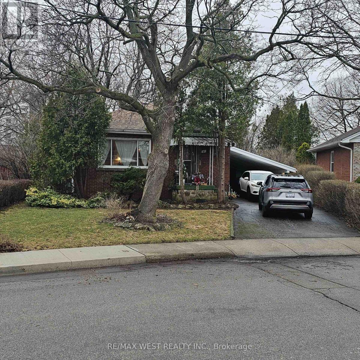 204 David Avenue, Hamilton, Ontario  L9A 3V5 - Photo 2 - X12067512
