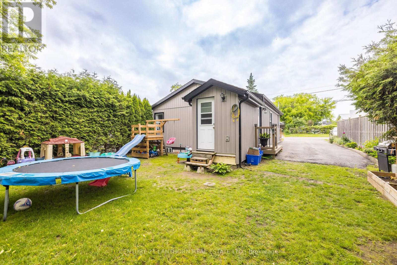 62 George Street, Quinte West, Ontario  K8V 1R6 - Photo 23 - X12212435