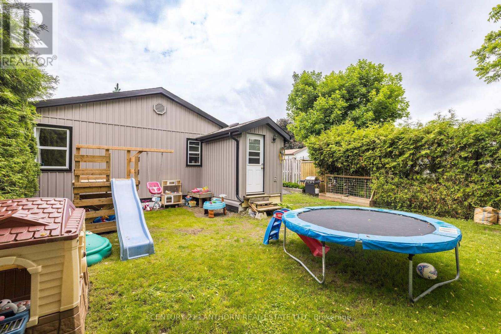 62 George Street, Quinte West, Ontario  K8V 1R6 - Photo 24 - X12212435