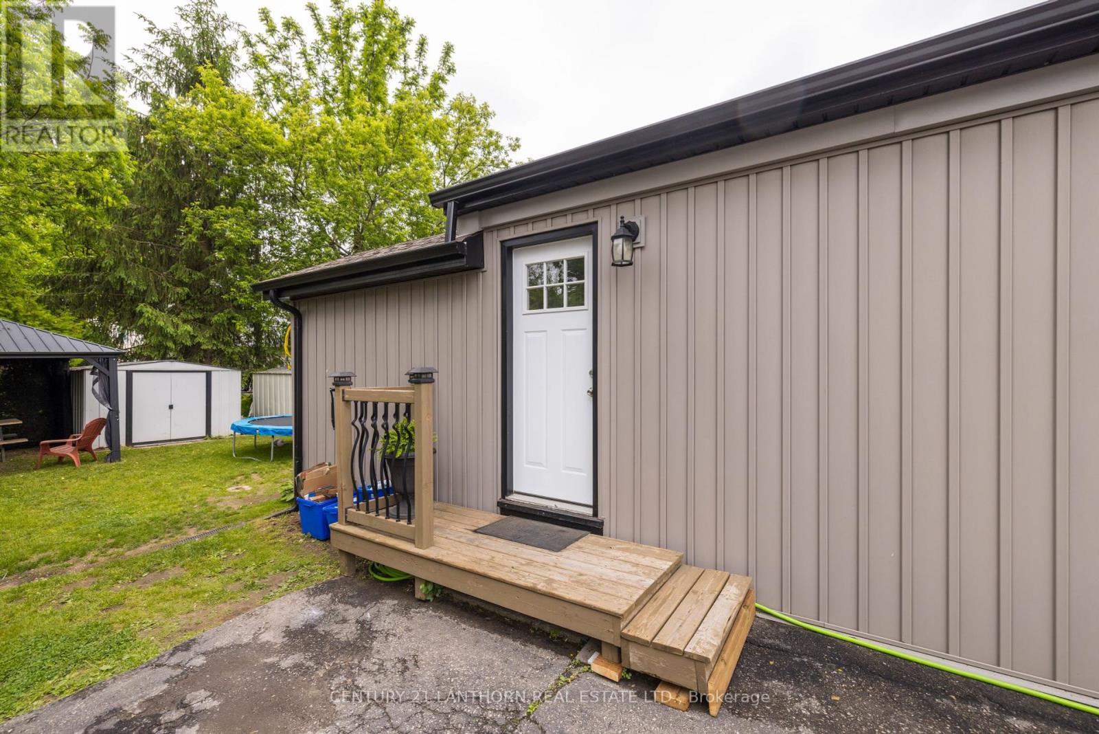 62 George Street, Quinte West, Ontario  K8V 1R6 - Photo 5 - X12212435