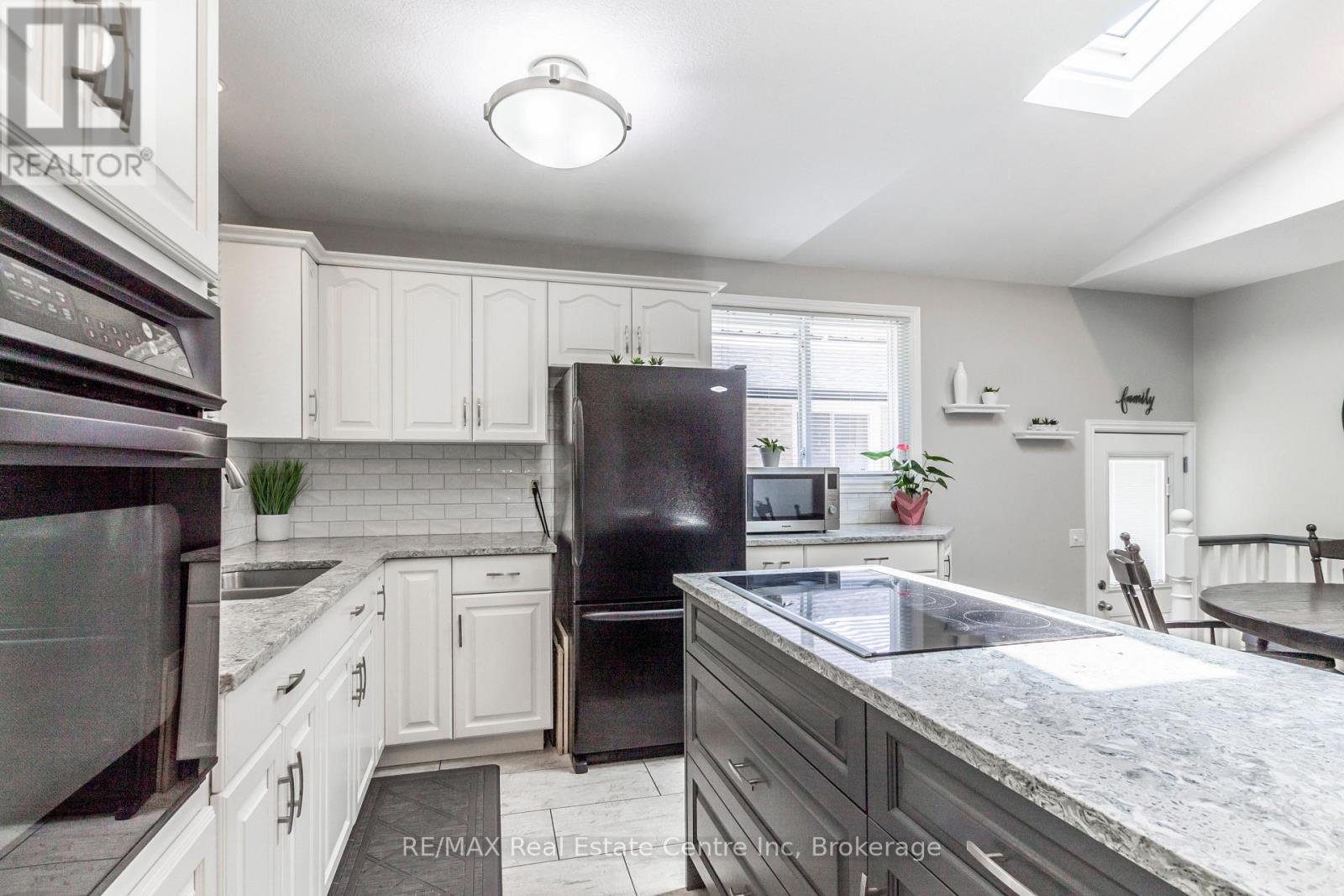211 Hadati Road N, Guelph (Grange Road), Ontario  N1E 6N4 - Photo 9 - X12212407