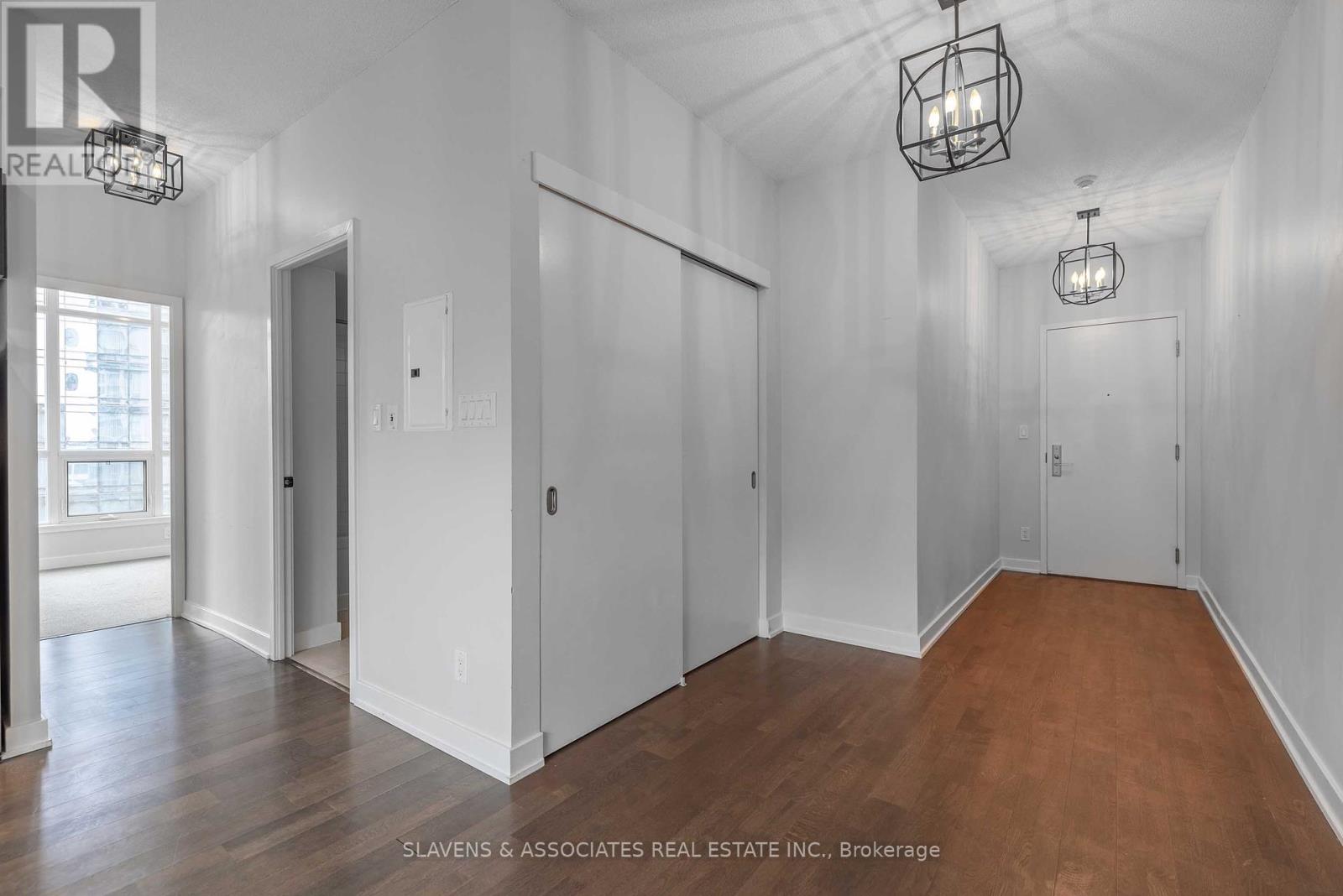 1407 - 126 Simcoe Street, Toronto, Ontario  M5H 4E6 - Photo 5 - C12212237