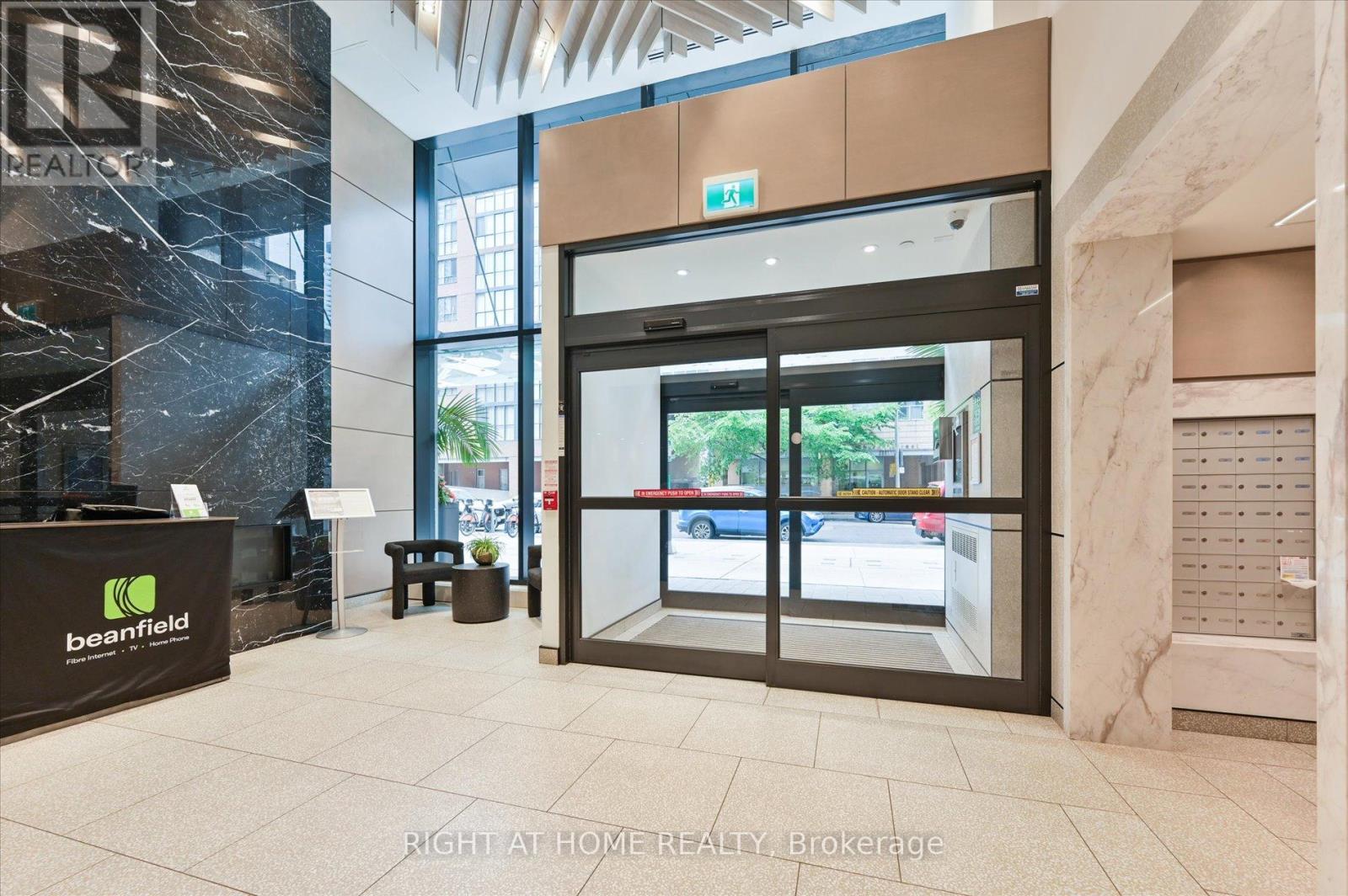 2205 - 2a Church Street, Toronto (Waterfront Communities), Ontario  M5E 0E1 - Photo 4 - C12212275