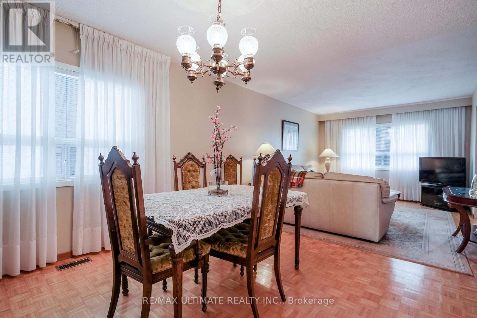 8 Doncaster Avenue, Toronto, Ontario  M4C 1Y5 - Photo 10 - E12212256