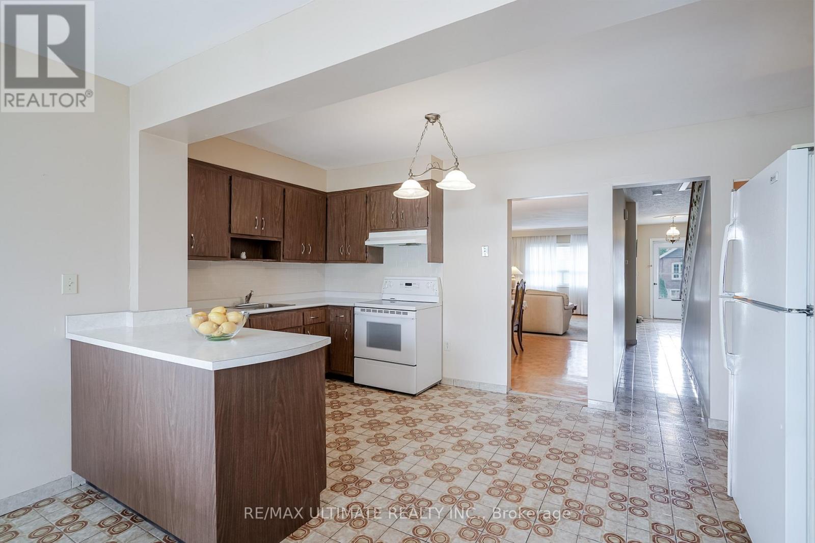 8 Doncaster Avenue, Toronto, Ontario  M4C 1Y5 - Photo 16 - E12212256
