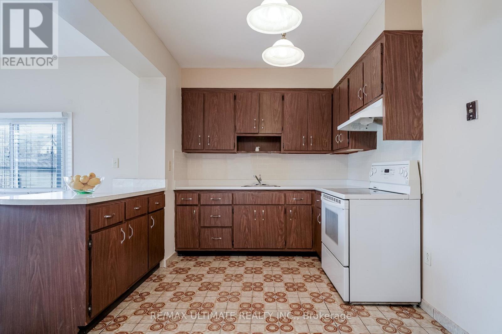 8 Doncaster Avenue, Toronto, Ontario  M4C 1Y5 - Photo 17 - E12212256