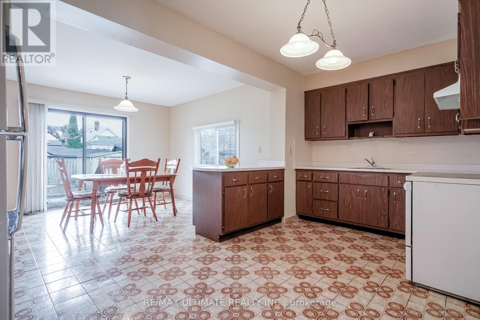 8 Doncaster Avenue, Toronto, Ontario  M4C 1Y5 - Photo 18 - E12212256
