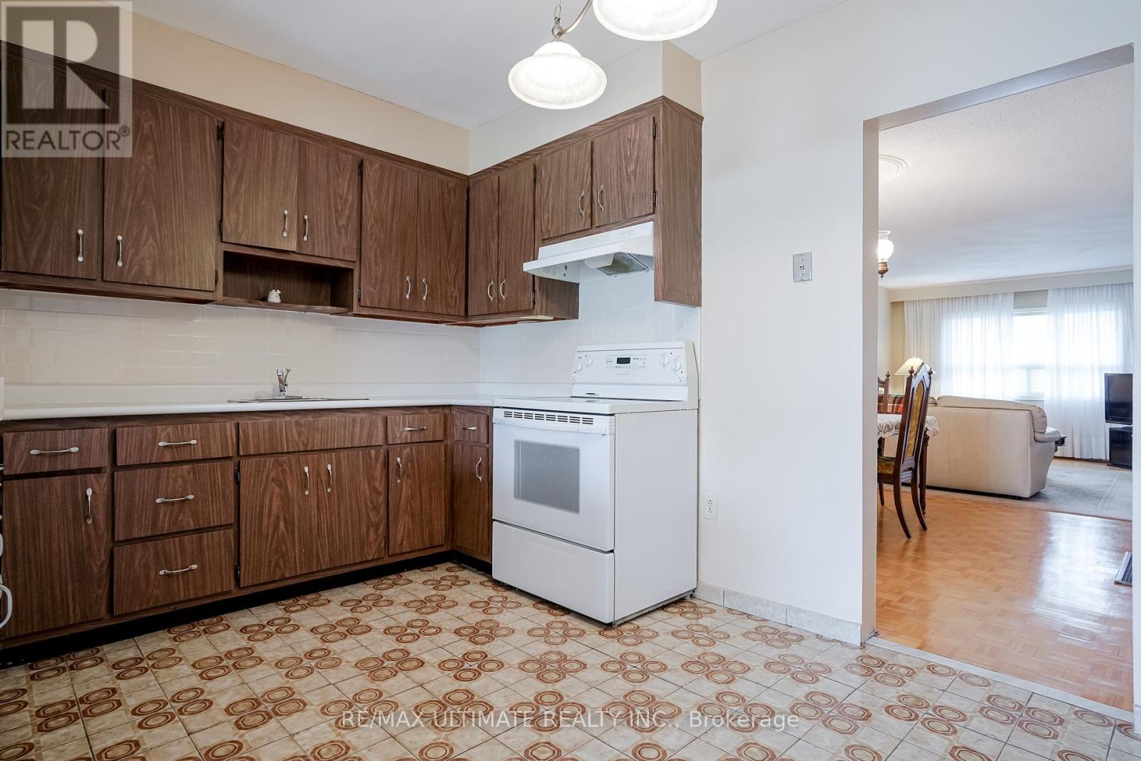 8 Doncaster Avenue, Toronto, Ontario  M4C 1Y5 - Photo 19 - E12212256
