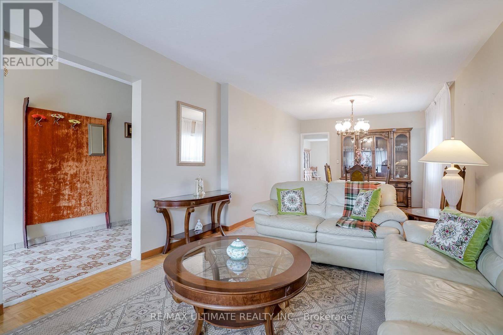 8 Doncaster Avenue, Toronto, Ontario  M4C 1Y5 - Photo 6 - E12212256