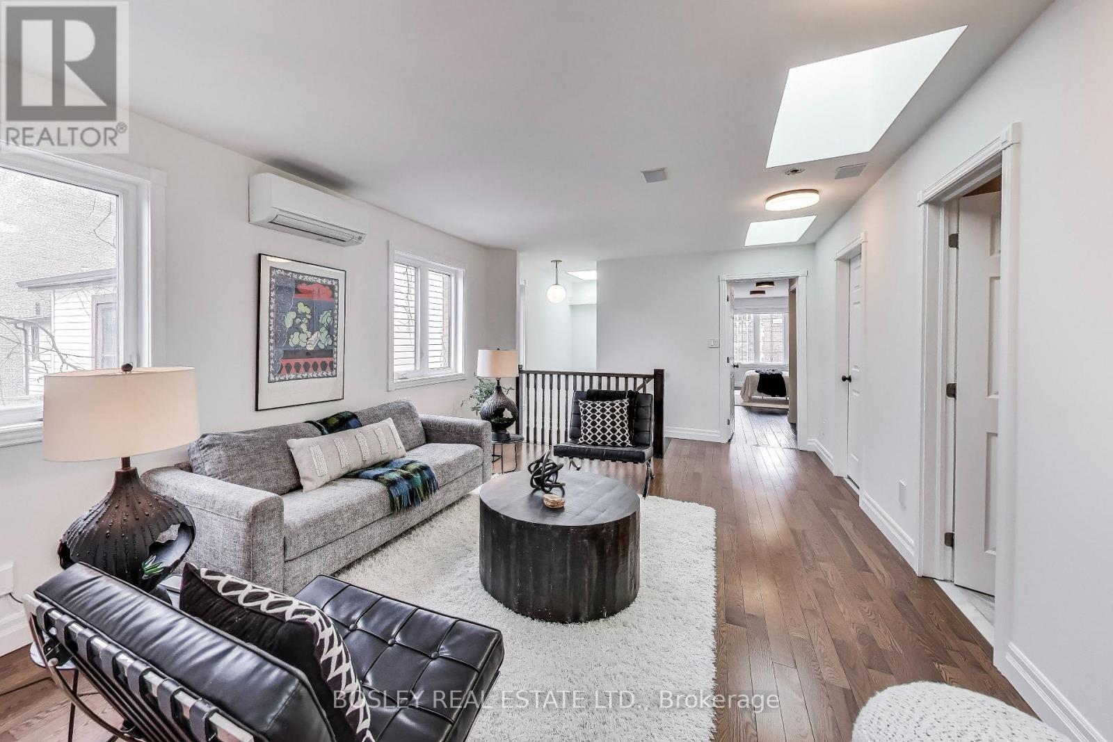 Upper - 1033 Woodbine Avenue, Toronto, Ontario  M4C 4C2 - Photo 10 - E12212271