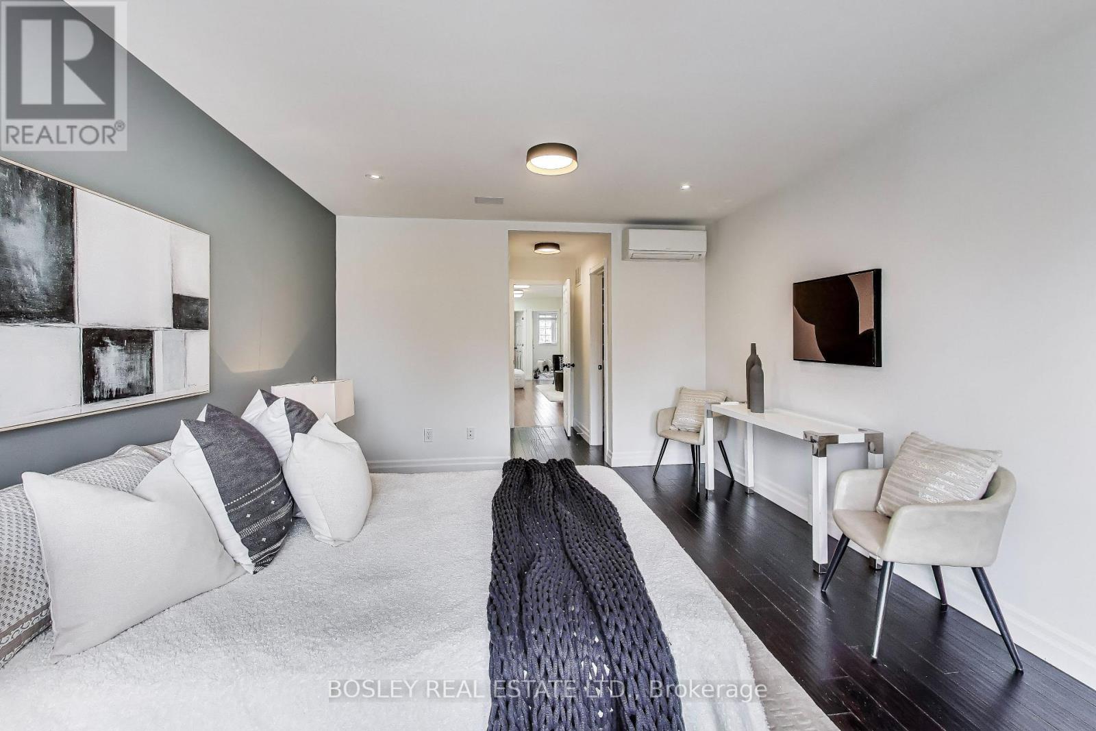 Upper - 1033 Woodbine Avenue, Toronto, Ontario  M4C 4C2 - Photo 13 - E12212271