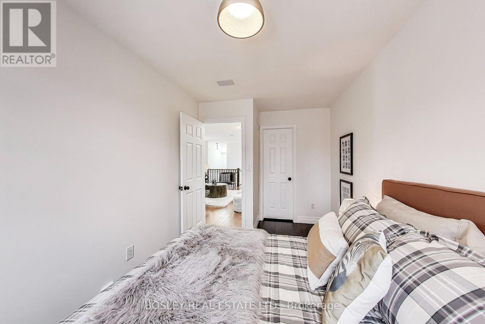 Upper - 1033 Woodbine Avenue, Toronto, Ontario  M4C 4C2 - Photo 19 - E12212271