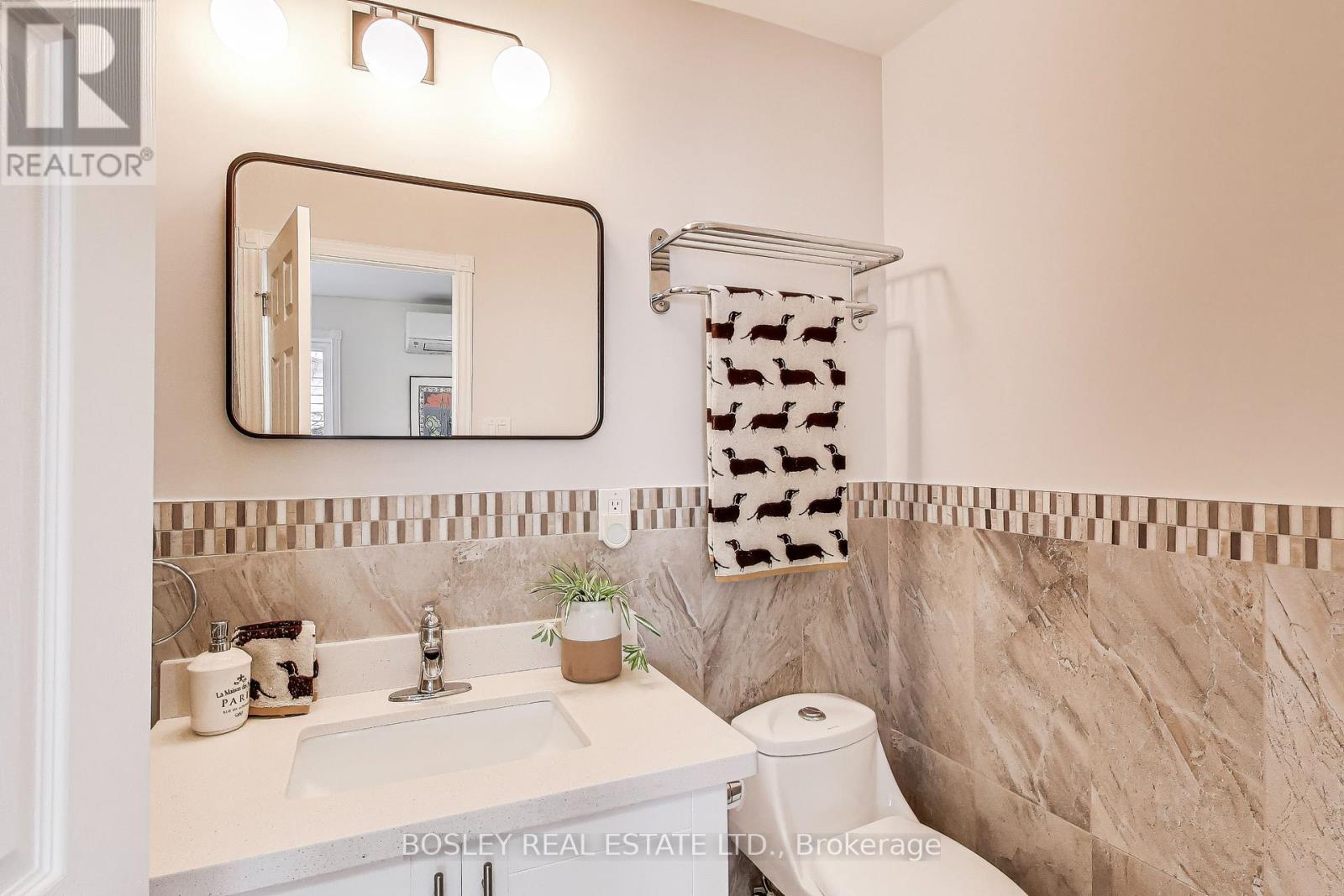 Upper - 1033 Woodbine Avenue, Toronto, Ontario  M4C 4C2 - Photo 23 - E12212271