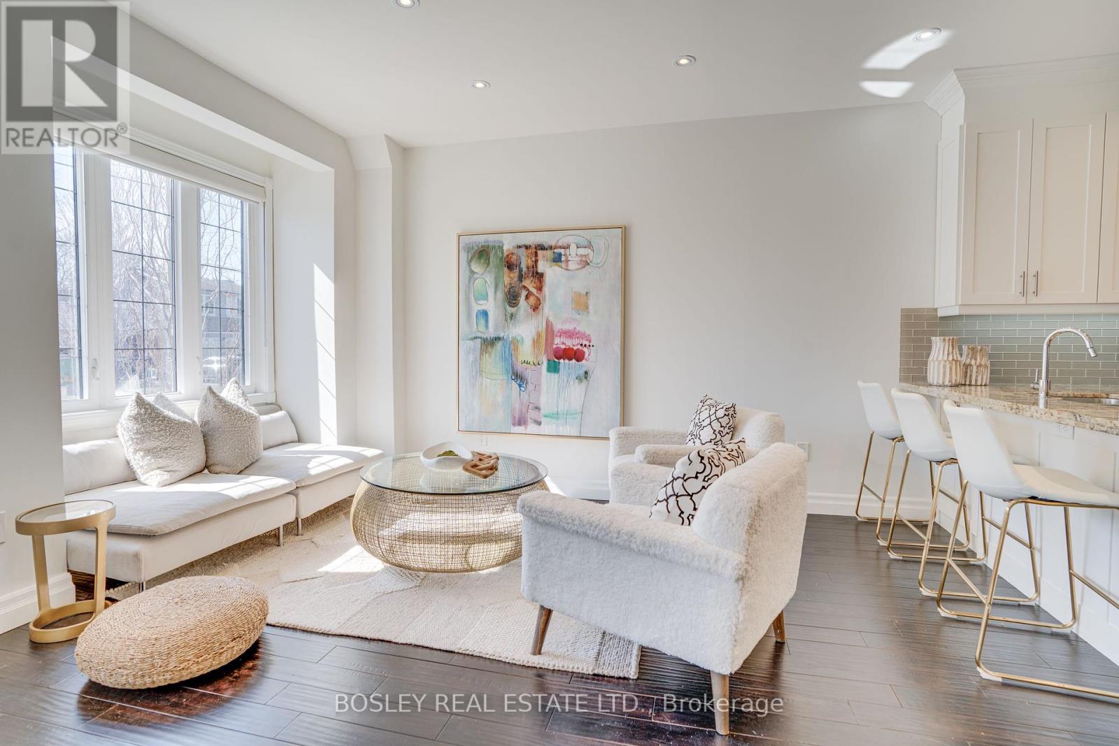 Upper - 1033 Woodbine Avenue, Toronto, Ontario  M4C 4C2 - Photo 3 - E12212271