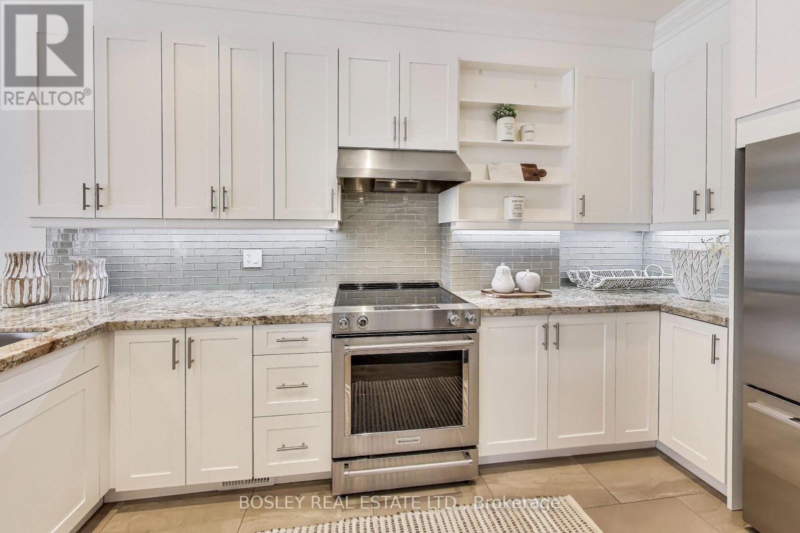 Upper - 1033 Woodbine Avenue, Toronto, Ontario  M4C 4C2 - Photo 6 - E12212271