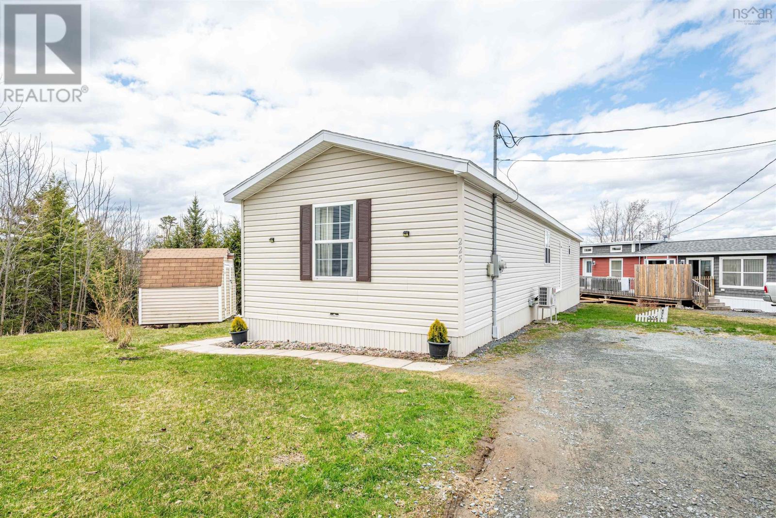 Property at 225 Parklane Drive image 3