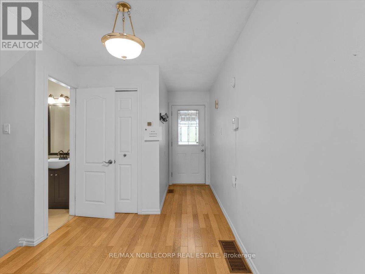 175 Toronto Street, Barrie, Ontario  L4N 1V6 - Photo 4 - S12202990