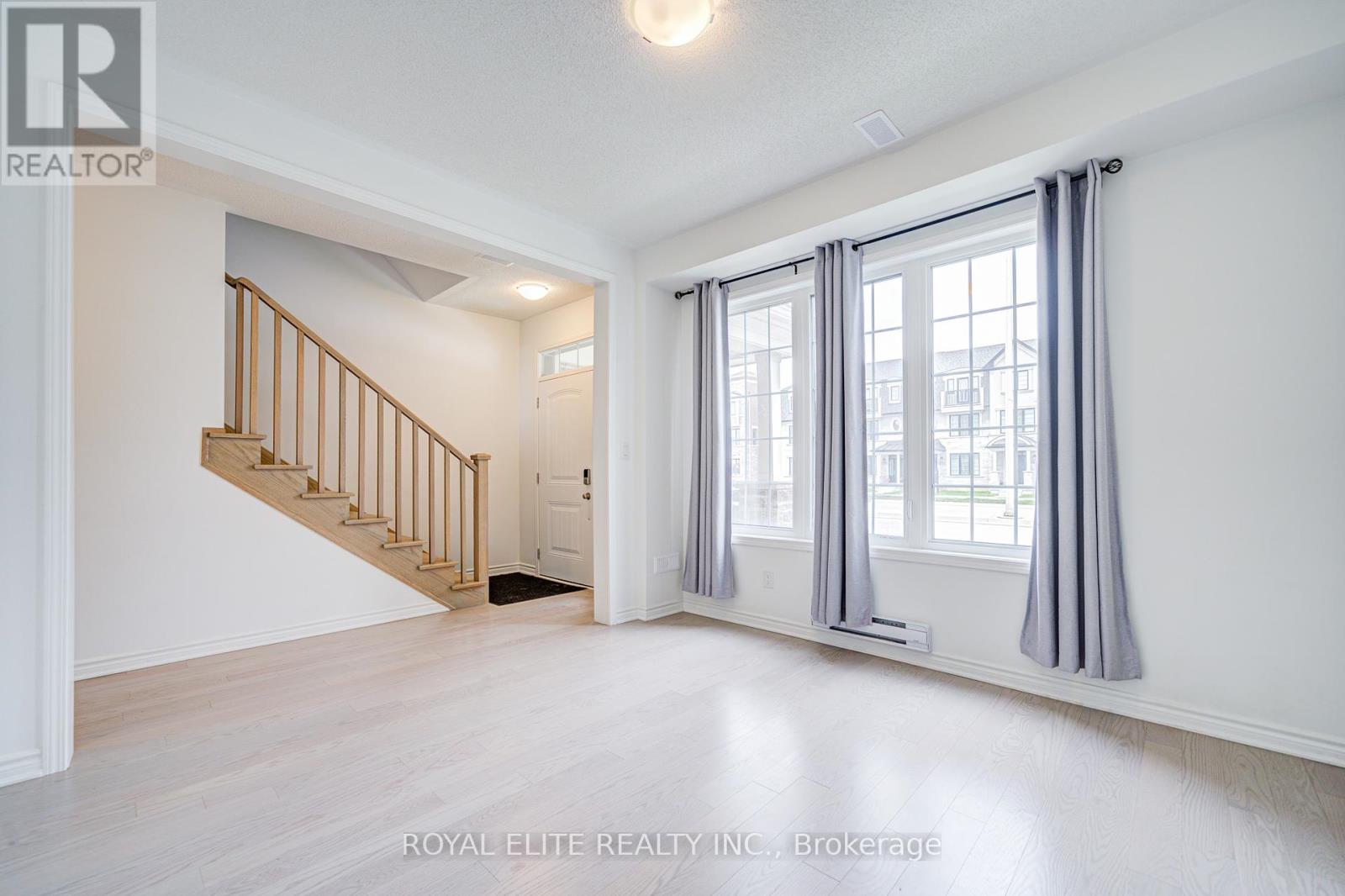 1374 William Halton Parkway, Oakville, Ontario  L6M 5P2 - Photo 4 - W12140508