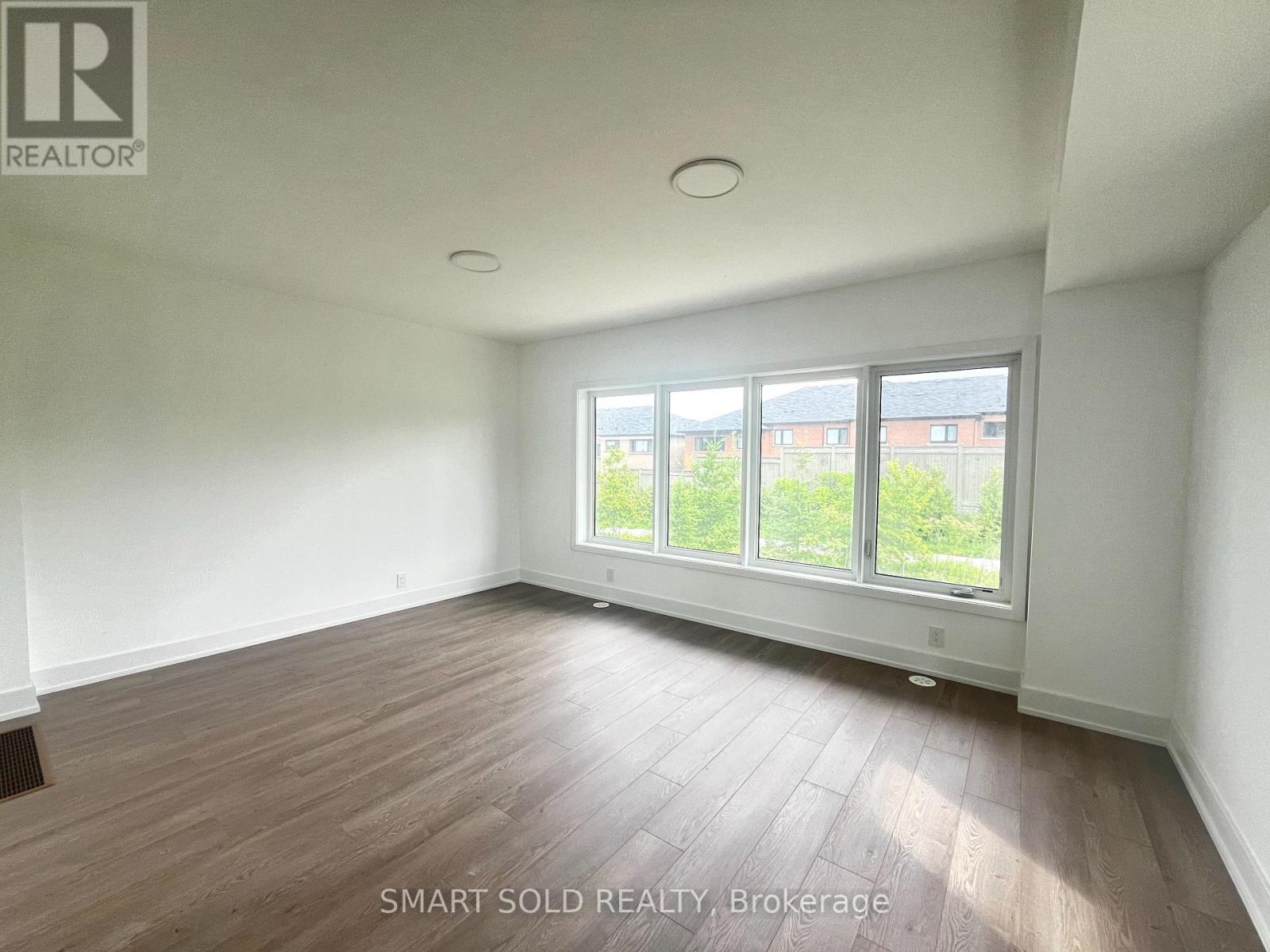 2 Chestnut Court, Aurora, Ontario  L4G 4A4 - Photo 3 - N12212212