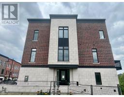2 CHESTNUT COURT, Aurora, Ontario