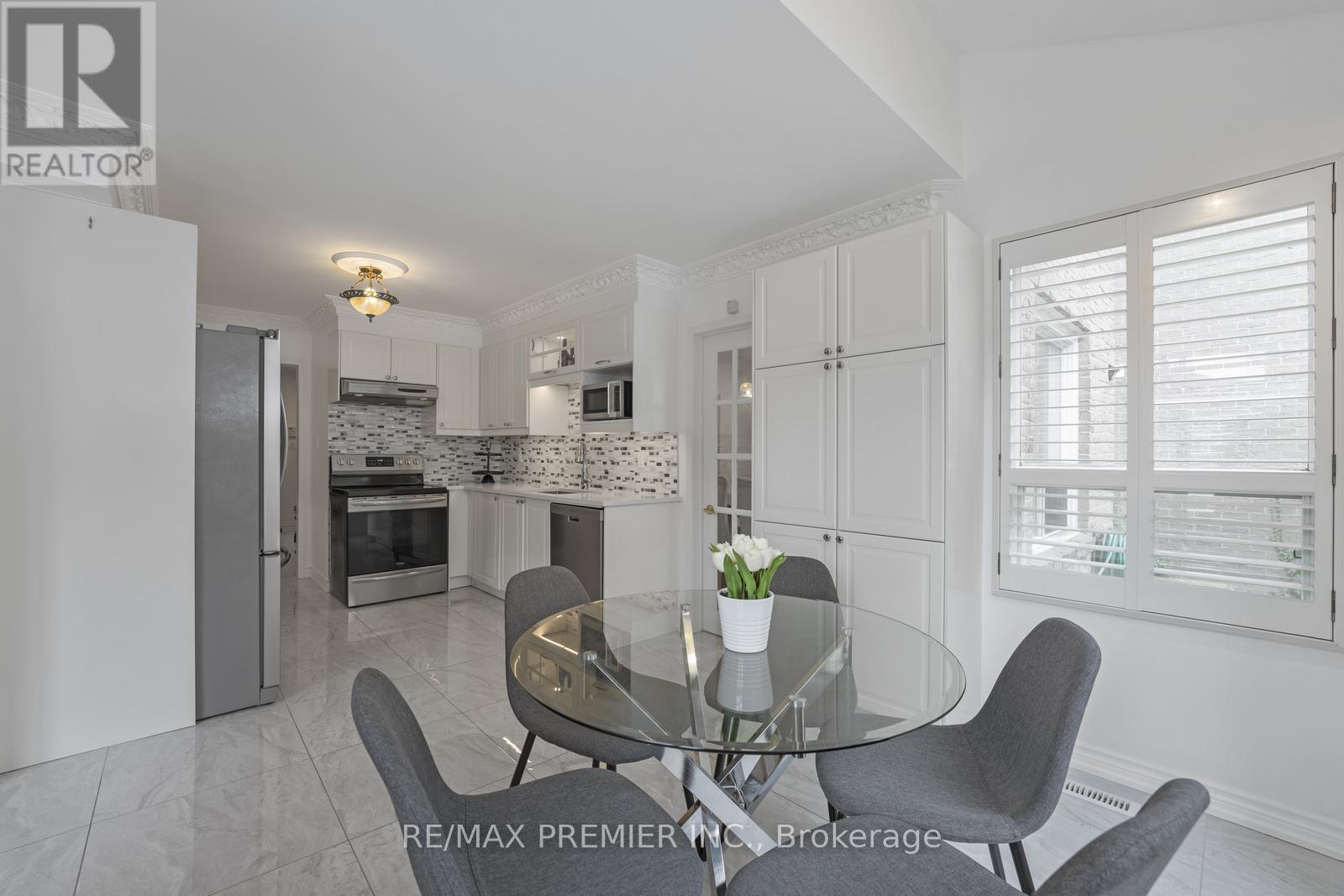 127 O'connor Crescent, Richmond Hill, Ontario  L4C 7R7 - Photo 10 - N12212230