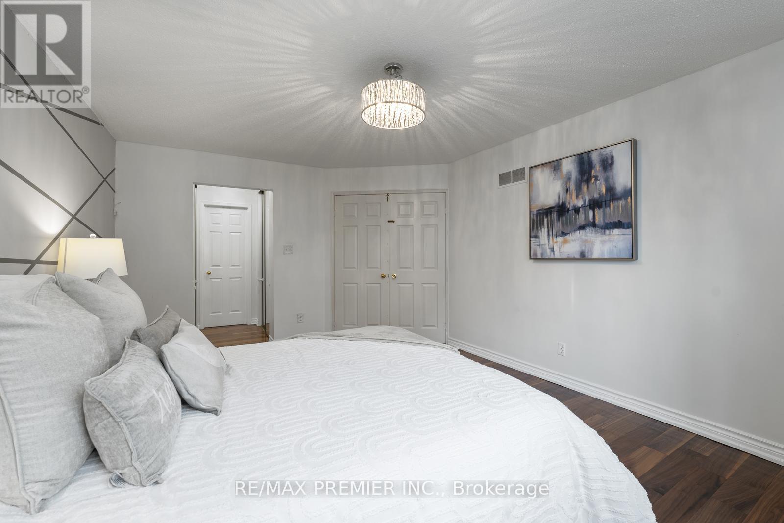 127 O'connor Crescent, Richmond Hill, Ontario  L4C 7R7 - Photo 18 - N12212230