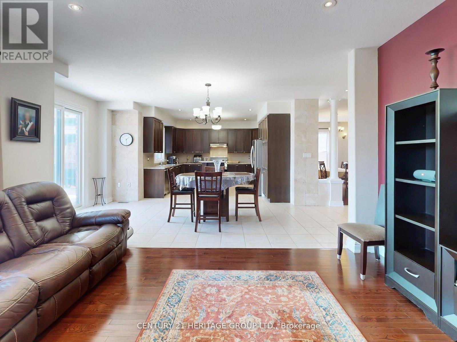 896 Booth Avenue, Innisfil (Alcona), Ontario  L9S 0A5 - Photo 14 - N12212288