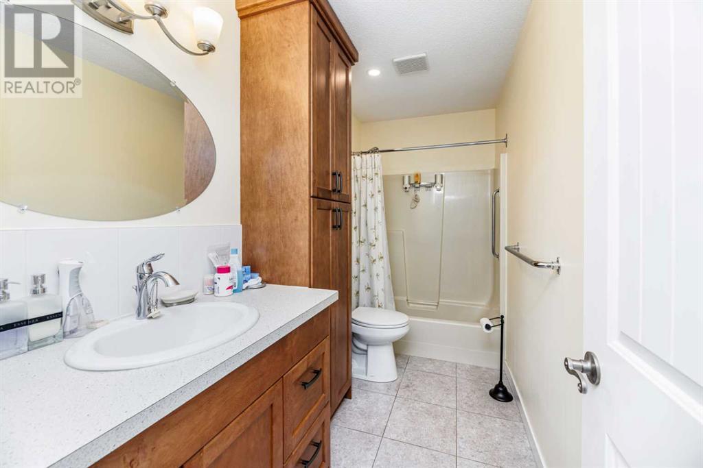 136 Erickson Drive, Red Deer, Alberta  T4R 2C3 - Photo 2 - A2225552