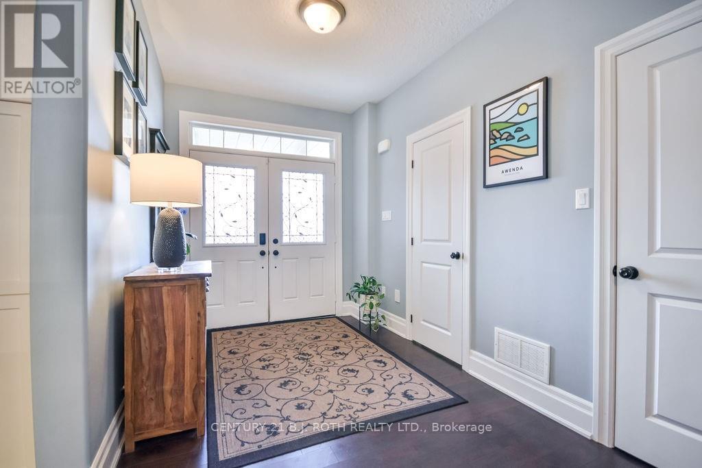 99 Jewel House Lane, Barrie (Innis-Shore), Ontario  L4N 5X1 - Photo 4 - S12212258