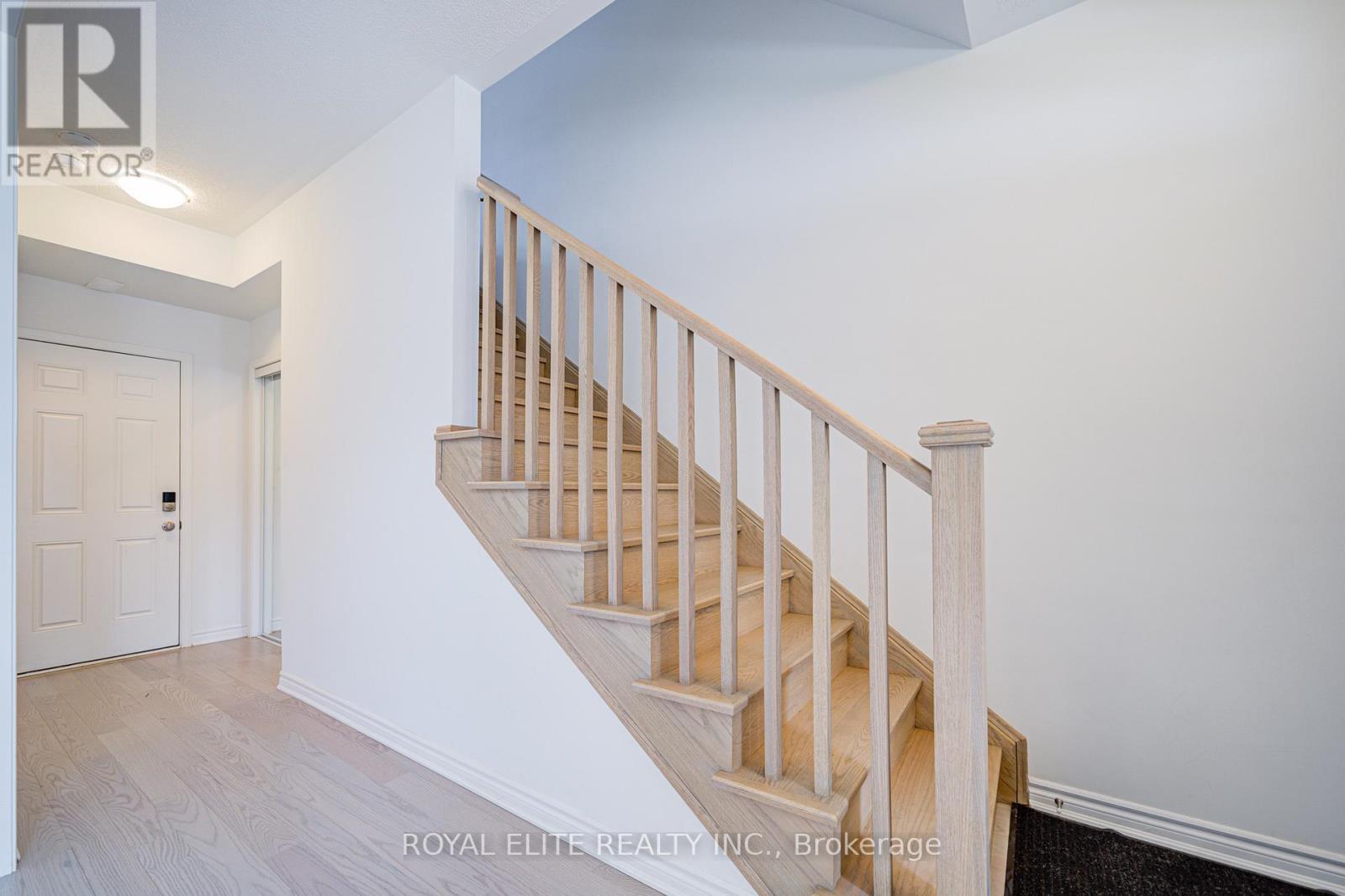 1374 William Halton Parkway, Oakville, Ontario  L6M 5P2 - Photo 3 - W12140513