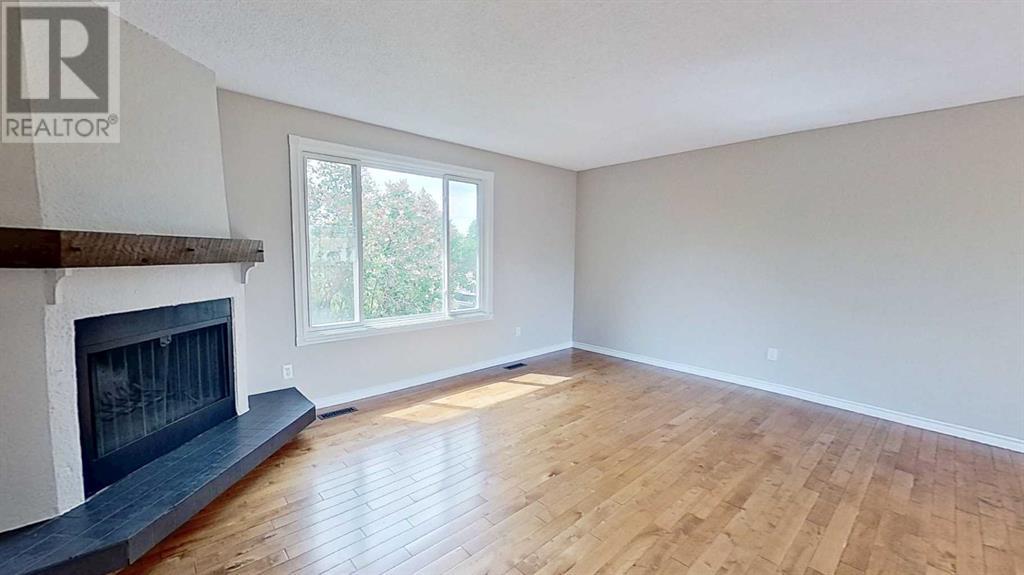 Property at 105 Fonda Court SE image 3