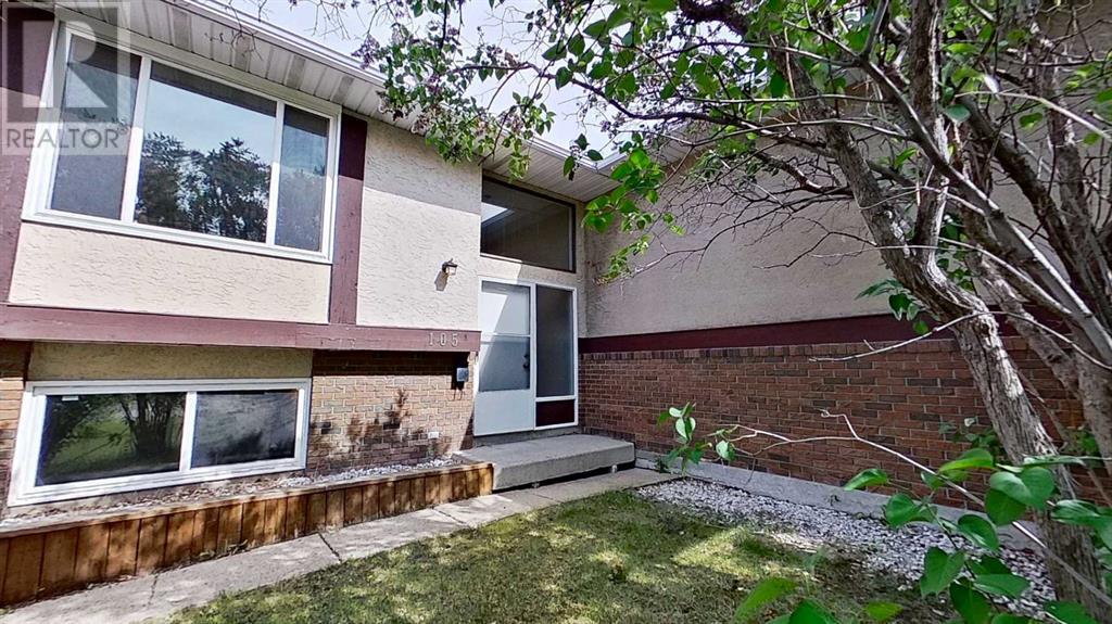 Property at 105 Fonda Court SE image 1