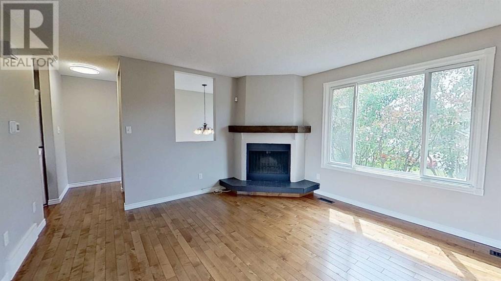 Property at 105 Fonda Court SE image 5