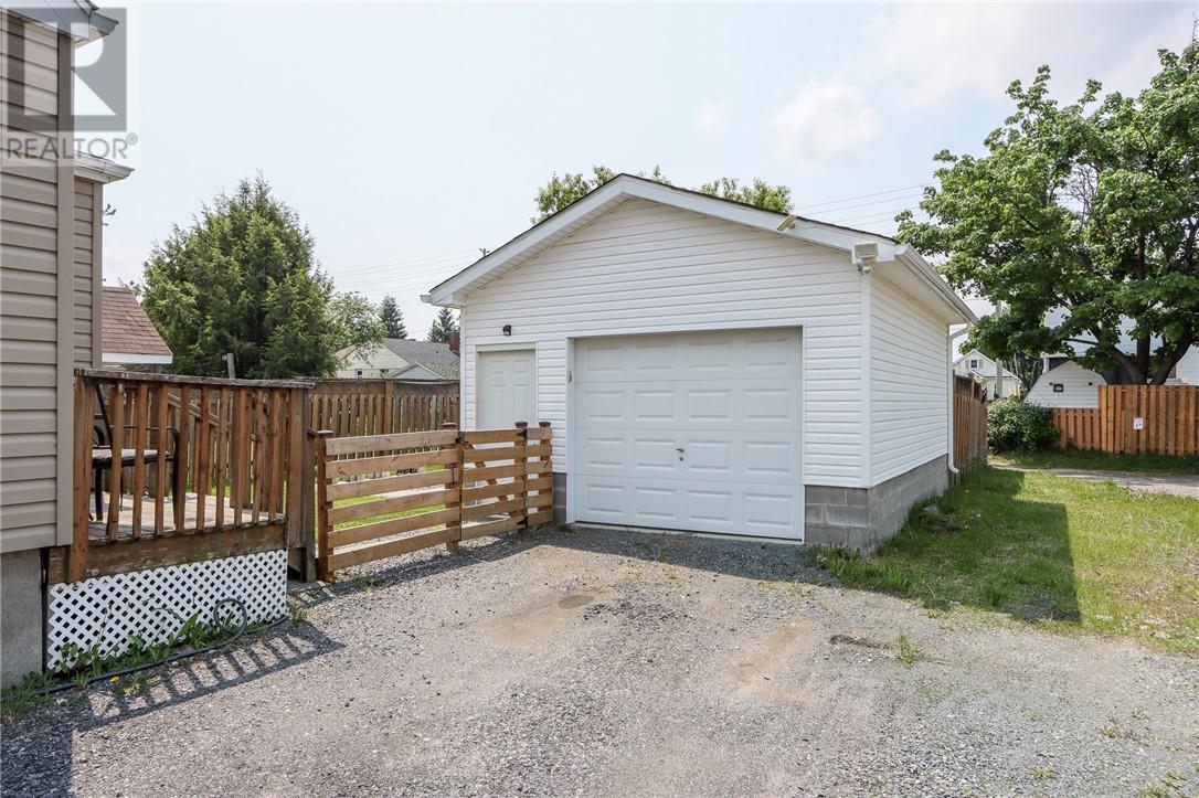 Property at 149 Simcoe Street image 2