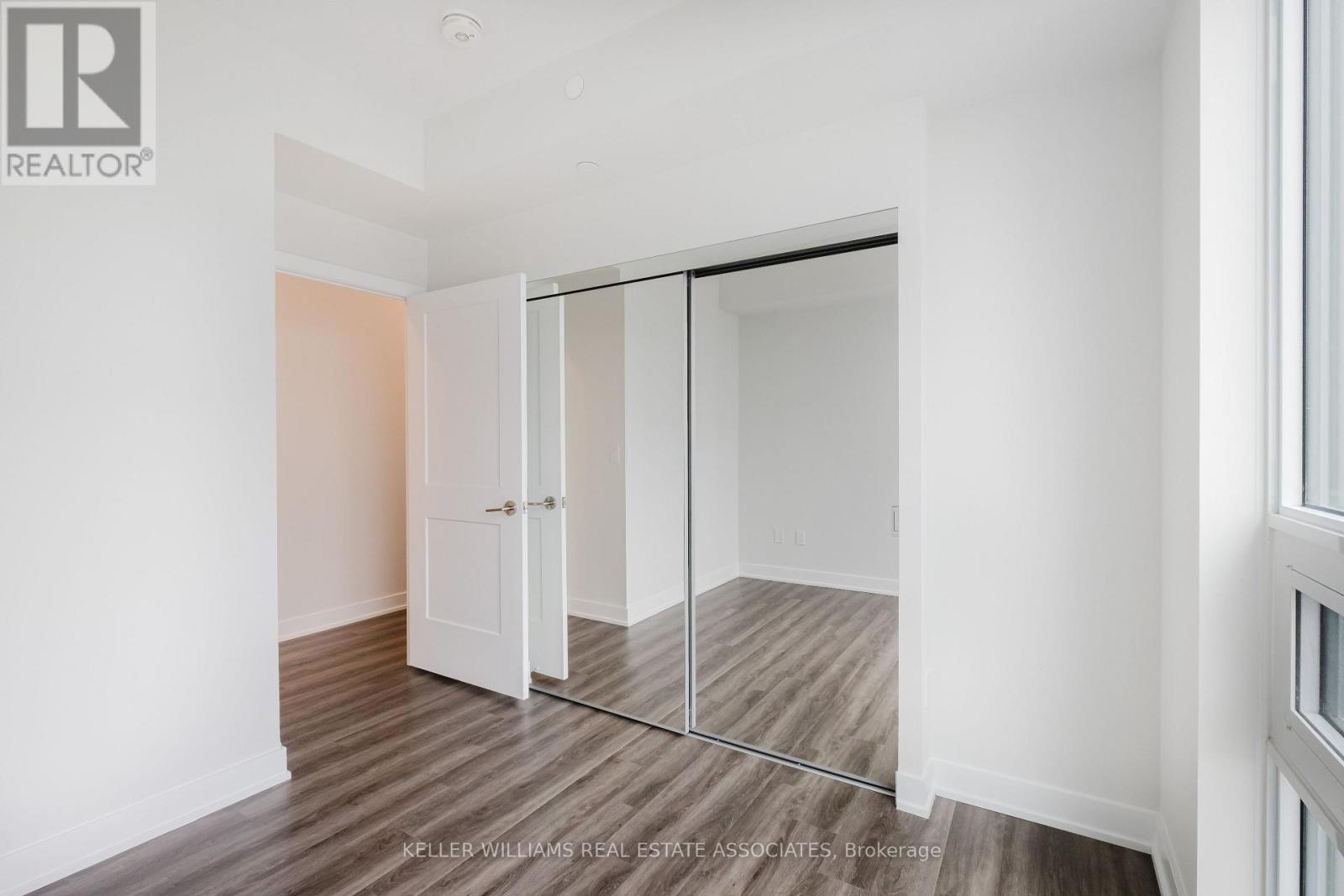 3211 - 430 Square One Drive, Mississauga, Ontario  L5B 0L6 - Photo 11 - W12212204