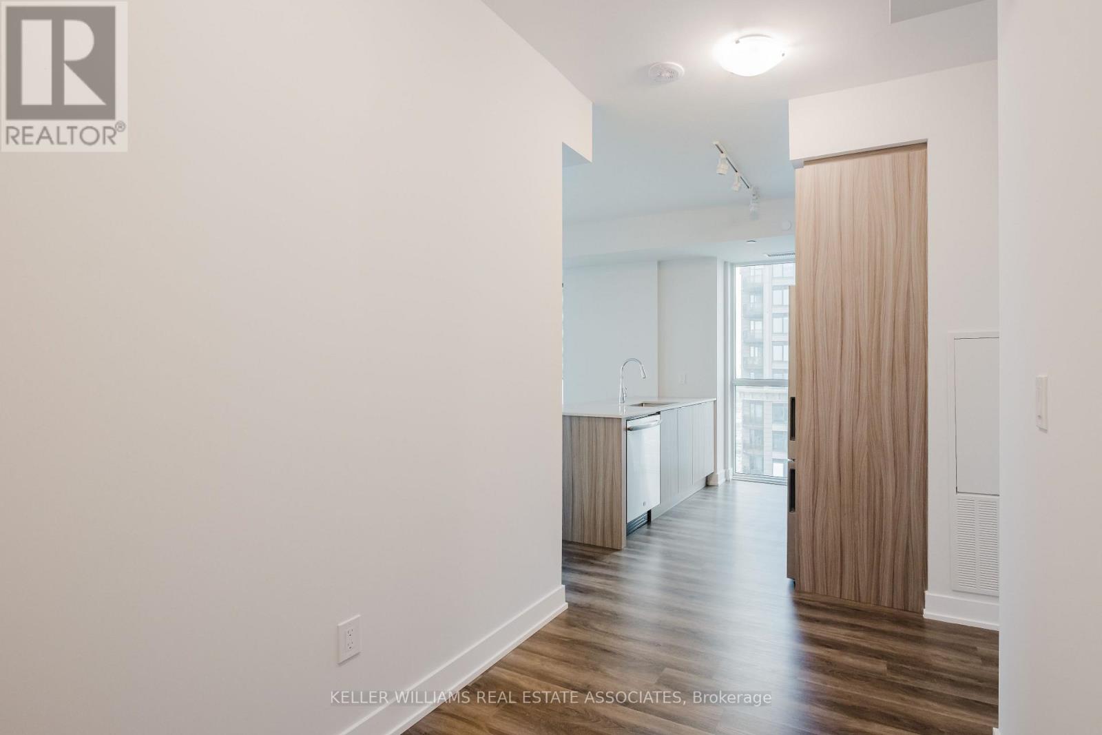 3211 - 430 Square One Drive, Mississauga, Ontario  L5B 0L6 - Photo 13 - W12212204