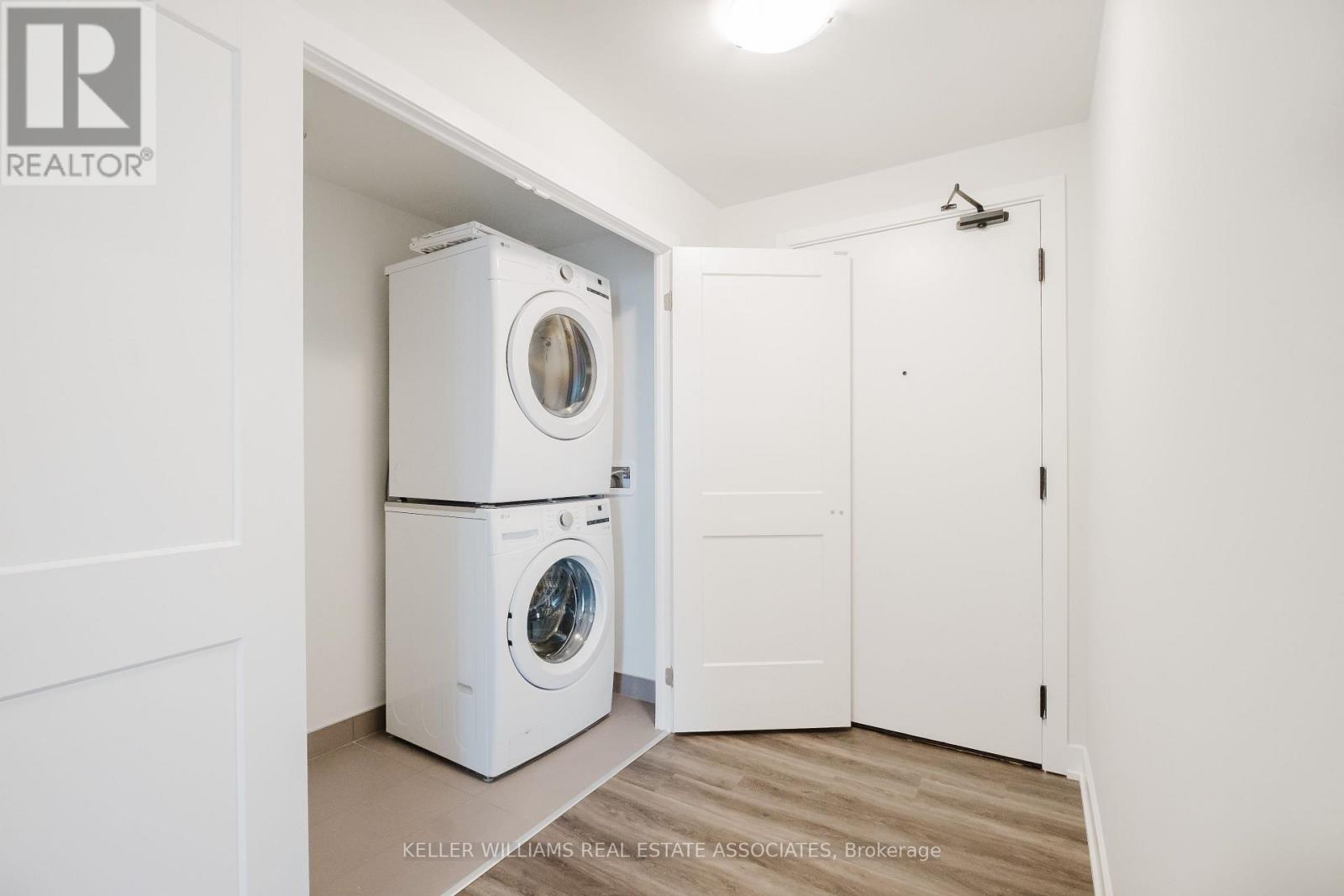 3211 - 430 Square One Drive, Mississauga, Ontario  L5B 0L6 - Photo 30 - W12212204