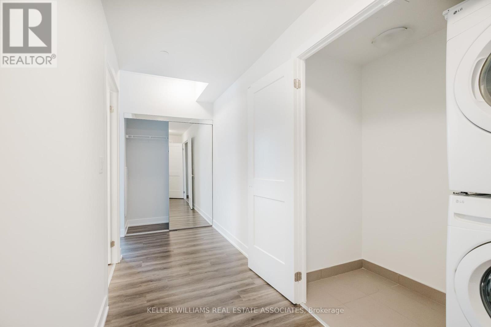 3211 - 430 Square One Drive, Mississauga, Ontario  L5B 0L6 - Photo 7 - W12212204