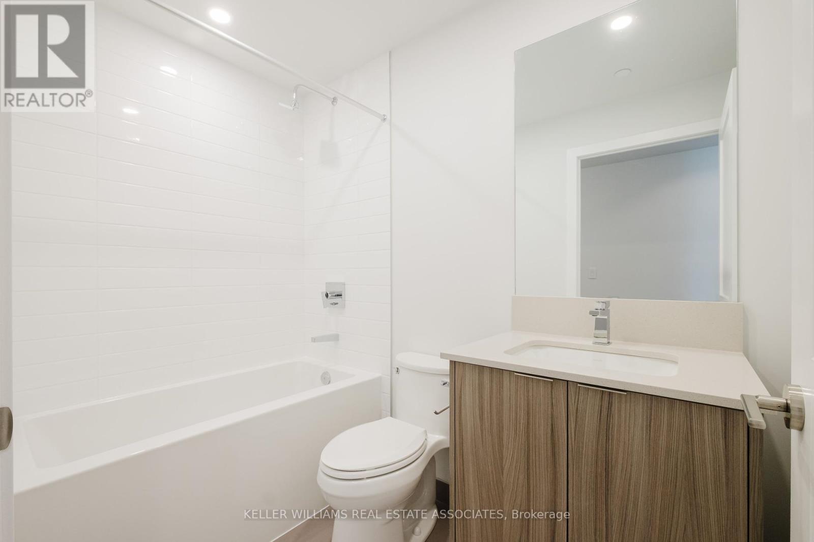 3211 - 430 Square One Drive, Mississauga, Ontario  L5B 0L6 - Photo 8 - W12212204