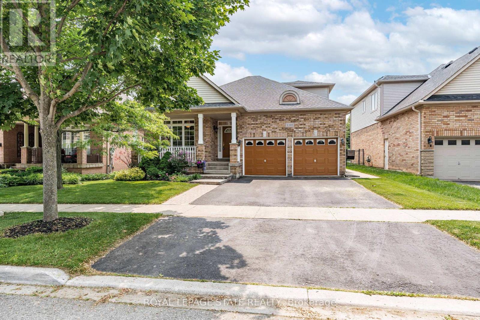 2210 Tiger Road, Burlington, Ontario  L7M 4W9 - Photo 2 - W12212240