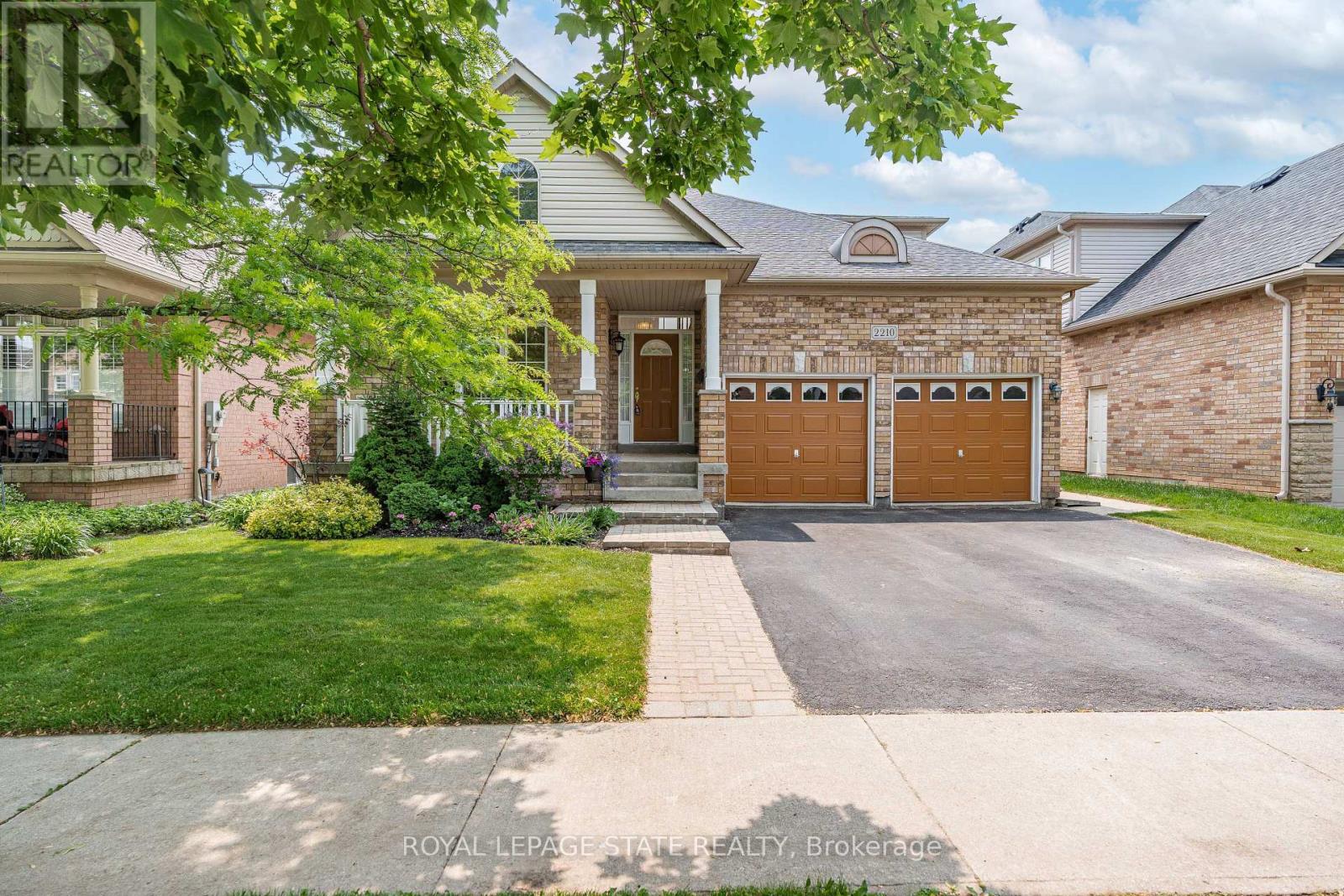 2210 Tiger Road, Burlington, Ontario  L7M 4W9 - Photo 3 - W12212240