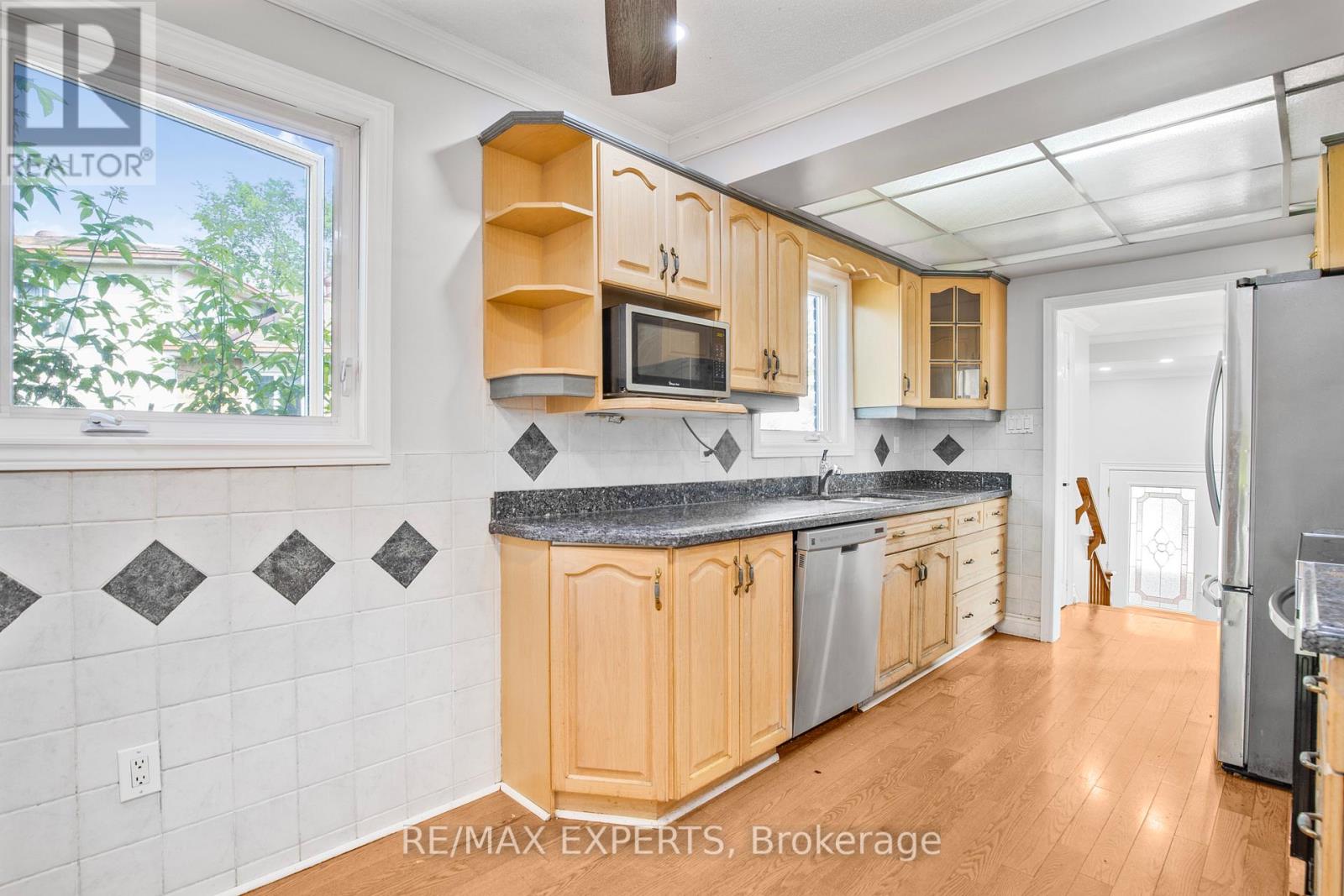 36 Elderwood Place, Brampton, Ontario  L6V 3N3 - Photo 7 - W12212287
