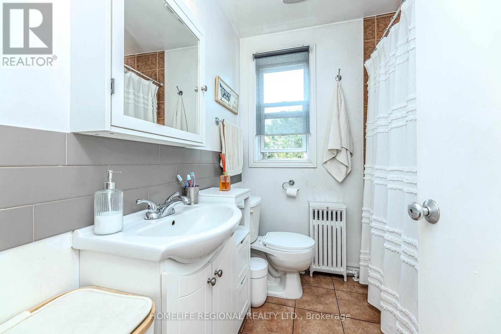 50 Cuffley Crescent N, Toronto (Downsview-Roding-Cfb), Ontario  M3K 1Y2 - Photo 26 - W12212320