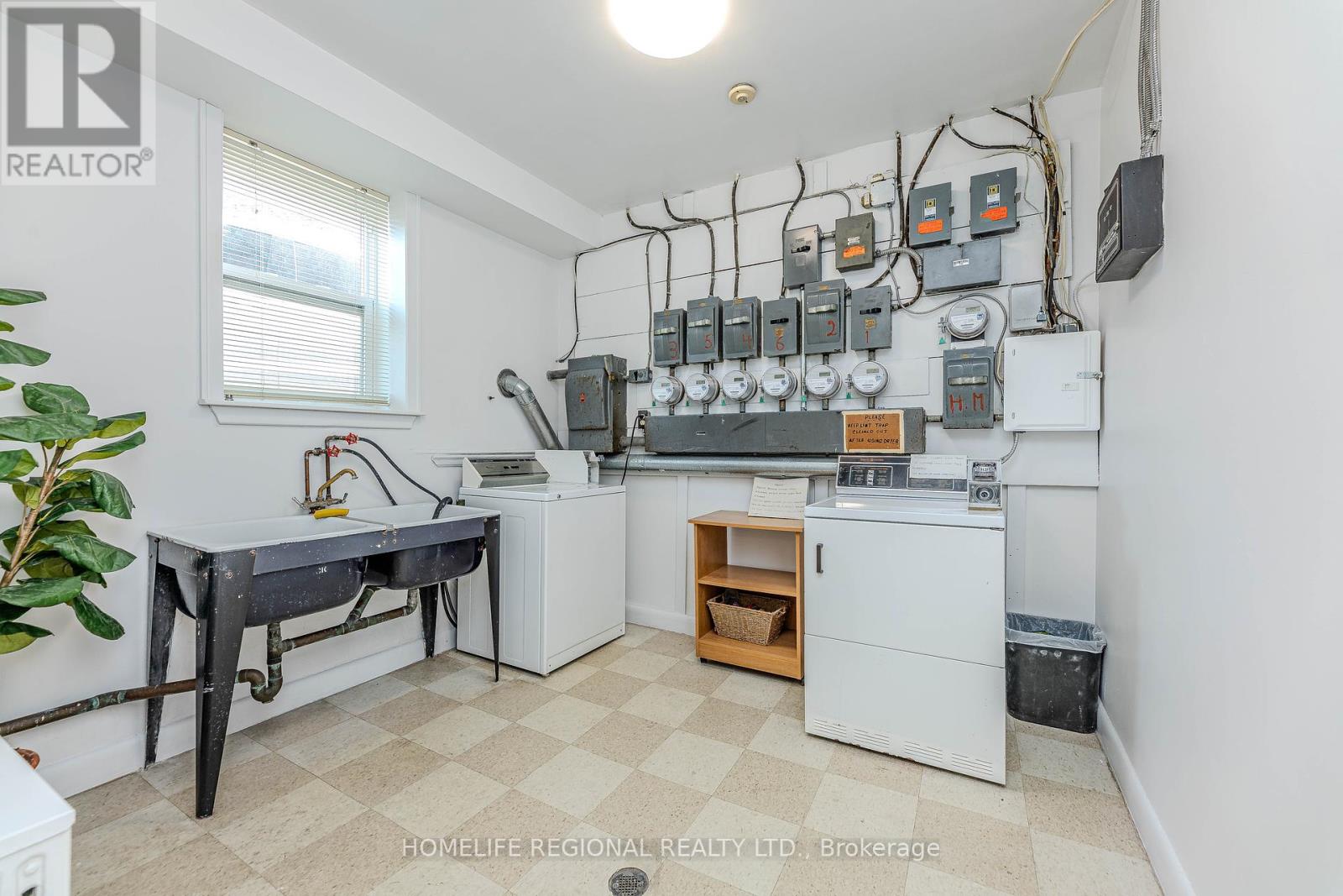 50 Cuffley Crescent N, Toronto (Downsview-Roding-Cfb), Ontario  M3K 1Y2 - Photo 35 - W12212320